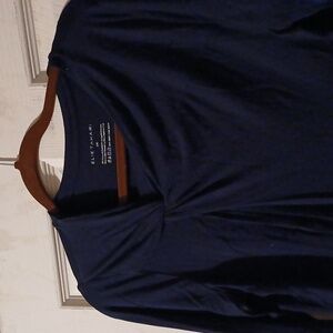 WOMENS'S SWEATER IN BLACK.